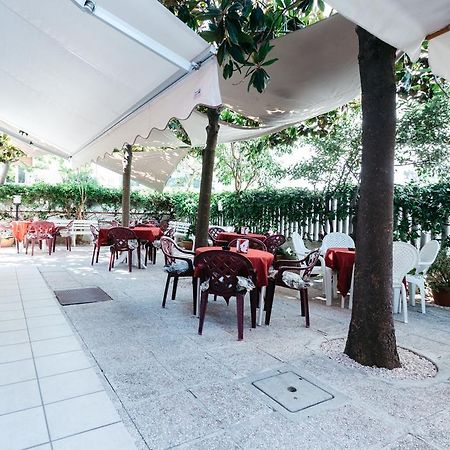 Roma Hotel Pineto Exterior photo