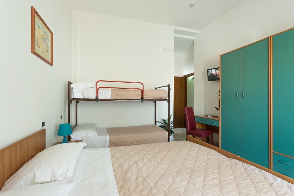Roma Hotel Pineto Exterior photo