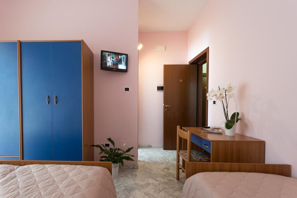 Roma Hotel Pineto Exterior photo