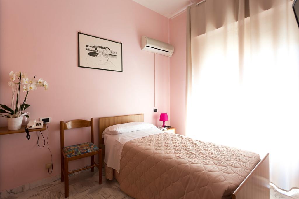 Roma Hotel Pineto Exterior photo