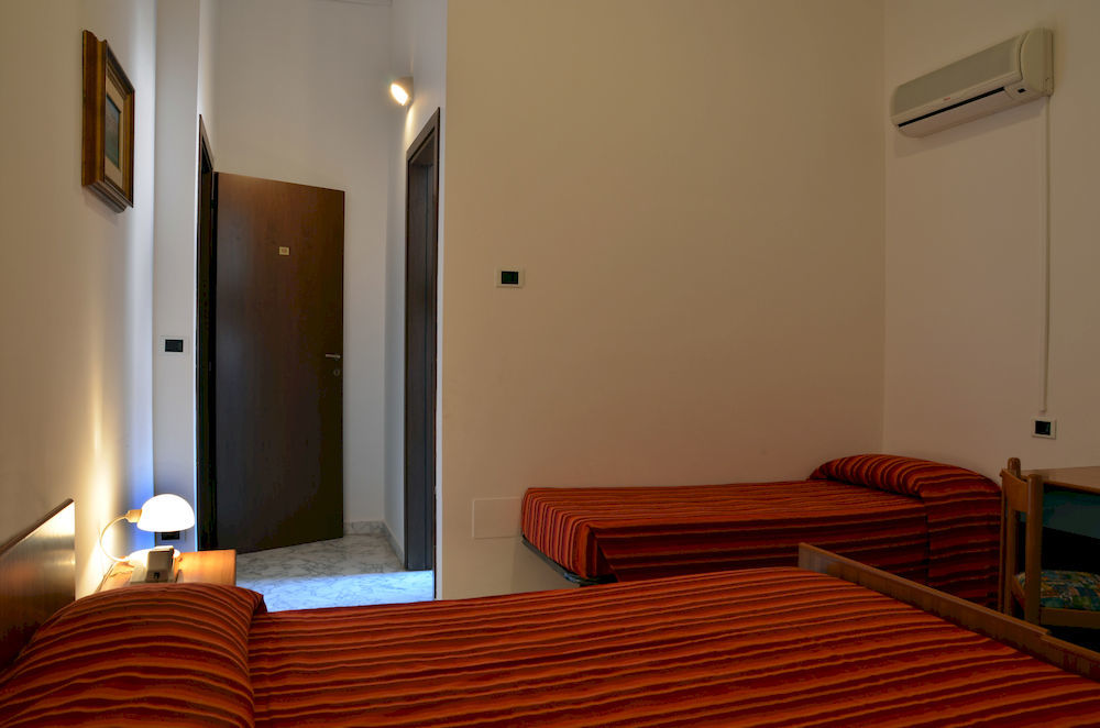 Roma Hotel Pineto Exterior photo